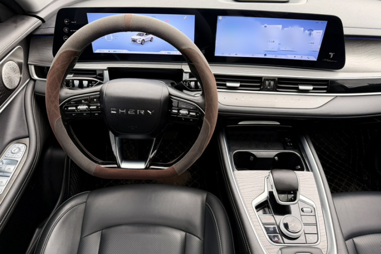 奇瑞 瑞虎8 PRO 2024款 冠军版 290T 两驱闪耀版 5座中控内饰7011