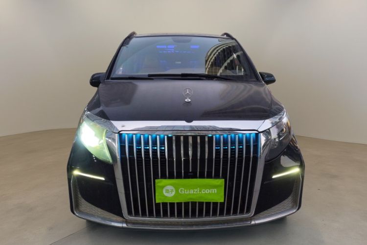 奔驰 威霆 2021款 2.0T 精英版 7座车身外观2