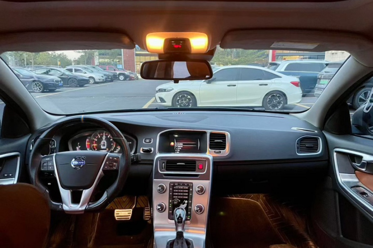 沃尔沃S60 2016款 S60L T4 智远版车身外观6004