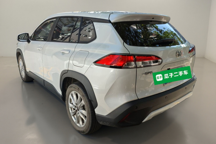 丰田 卡罗拉锐放 2022款 2.0L 先锋版车身外观5