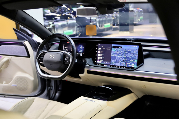 小鹏P7 2022款 480G+中控内饰7002