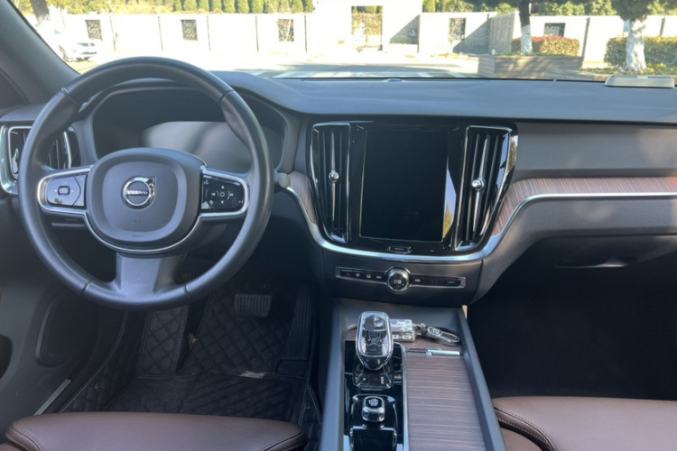 沃尔沃S60 2022款 B4 智远豪华版中控内饰7003