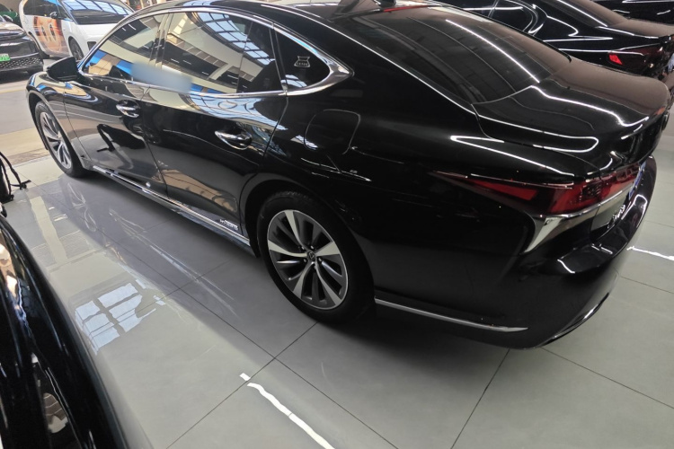 雷克萨斯LS 2020款 500h 卓越版 国VI车身外观4