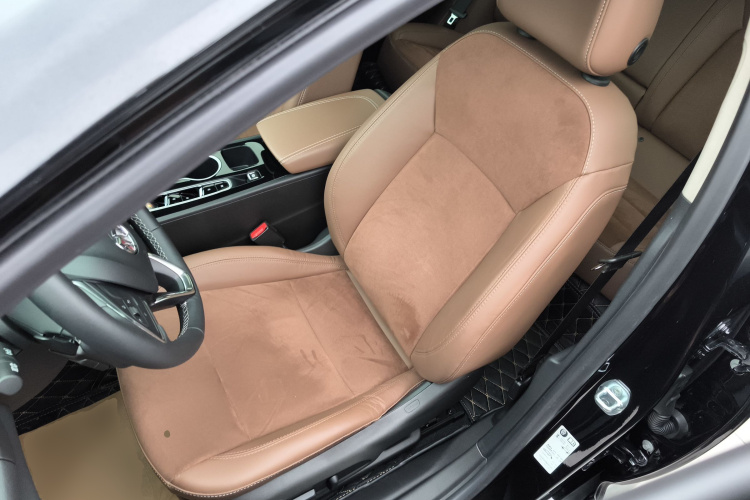 别克 君威 2023款 552T 智享型中控内饰19