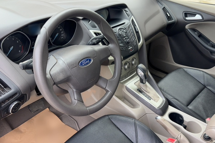 福特 福克斯 2012款 三厢 1.6L 自动舒适型中控内饰7001