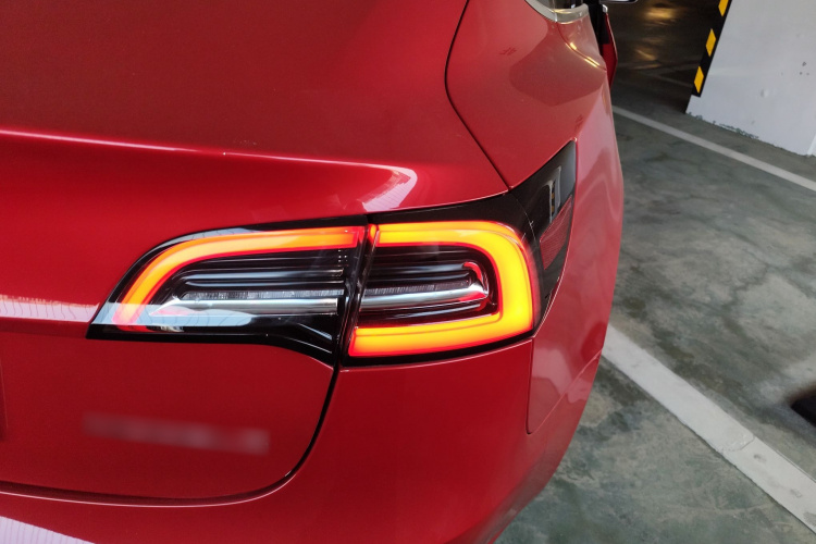 特斯拉 Model 3 2020款 长续航后轮驱动版车身外观9