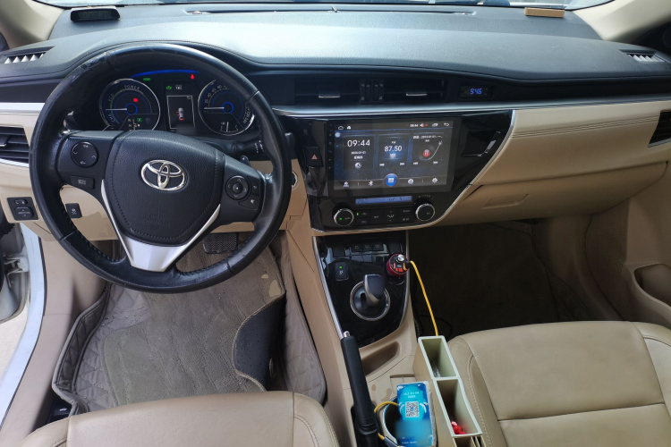 丰田 卡罗拉 2016款 双擎 1.8L E-CVT精英版中控内饰12