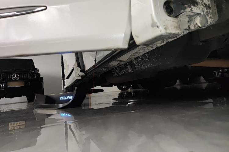 丰田 威尔法 2020款 双擎 2.5L HV豪华版局部细节9001