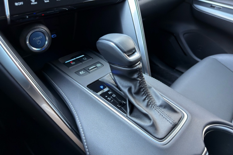 丰田 威飒 2022款 双擎 2.5L CVT两驱豪华版中控内饰7004