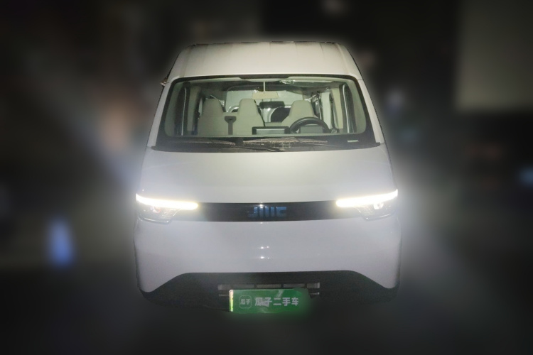 江铃 E福顺 2025款 明窗版 53.58kwh 中轴中顶车身外观2