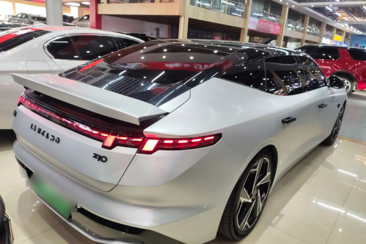 领克Z10 2024款 95kWh 702km四驱智驾Ultra车身外观7