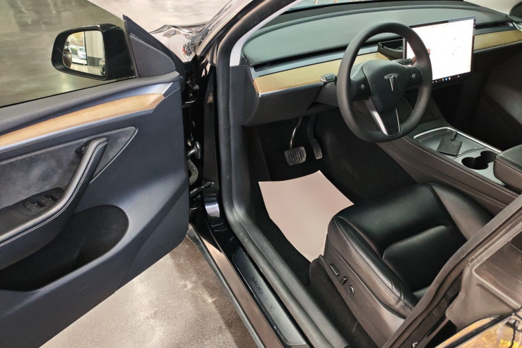 特斯拉 Model Y 2022款 改款 后轮驱动版中控内饰7003