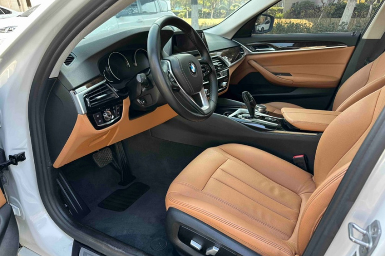 宝马5系 2018款 528Li 上市特别版中控内饰7005