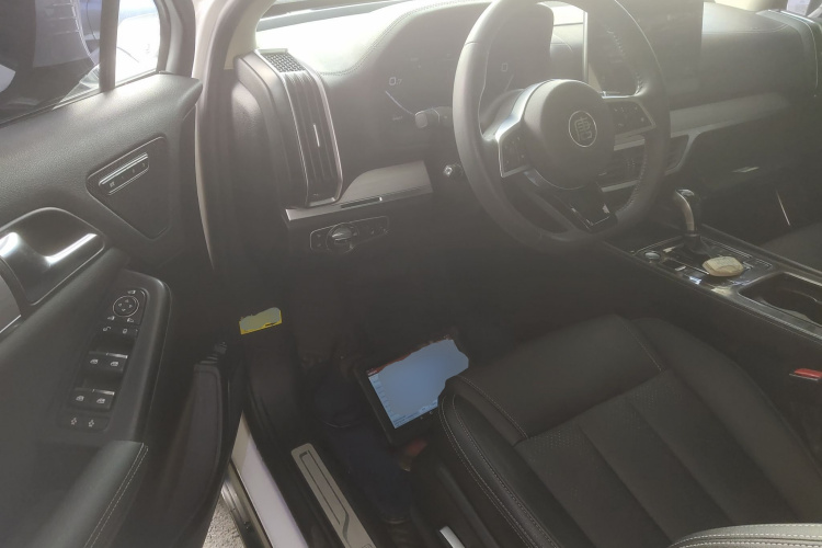 比亚迪 唐 2018款 2.0T 自动智联尊荣型 7座 国V中控内饰20