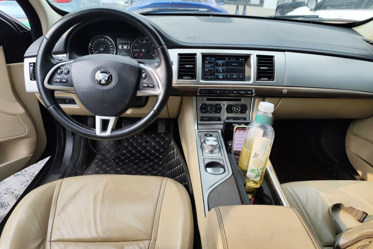 捷豹XF 2014款 XF 2.0T 风华版中控内饰12