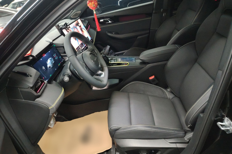 领克03 2025款 1.5TD DCT冠军版Pro中控内饰19