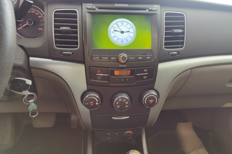 双龙 柯兰多 2011款 2.0T 柴油两驱自动豪华导航版局部细节16