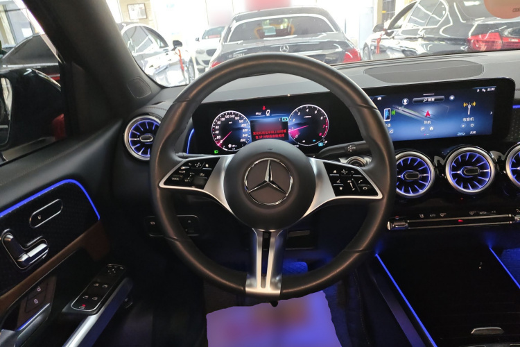 奔驰GLB 2024款 改款 GLB 220 时尚型中控内饰13