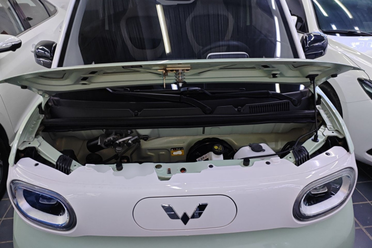 五菱汽车 宏光MINIEV 2024款 第三代 215km 进阶版机舱底盘24