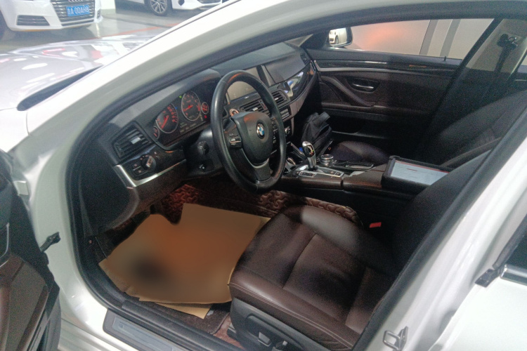 宝马5系 2014款 525Li 豪华设计套装局部细节19