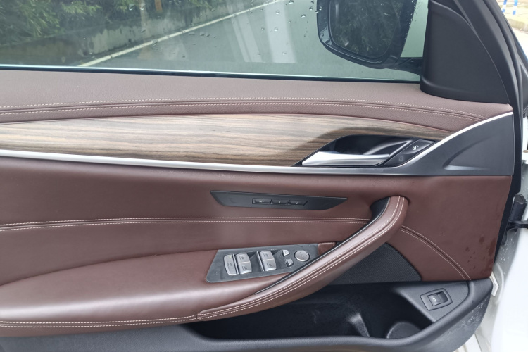 宝马5系 2020款 530Li 领先型 豪华套装中控内饰7001