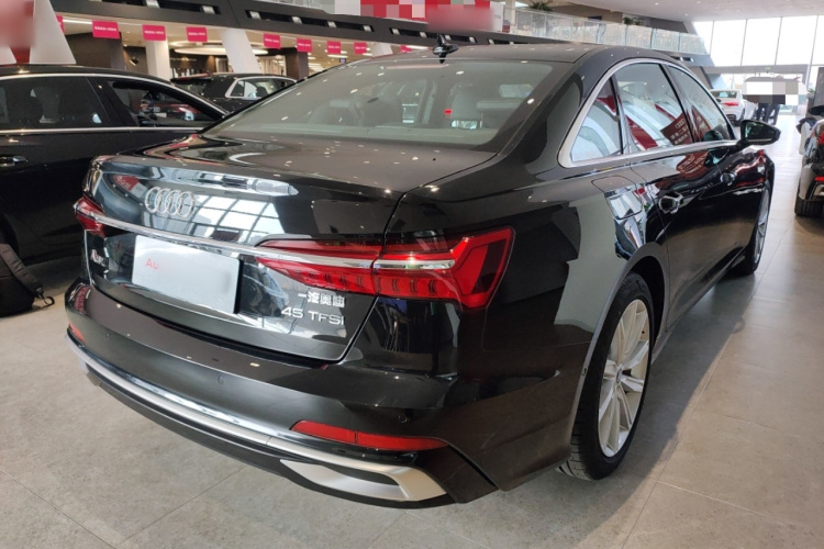 奥迪A6L 2024款 45 TFSI 臻选动感型车身外观7