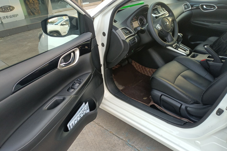 日产 轩逸 2018款 1.6XV CVT尊享版中控内饰7003