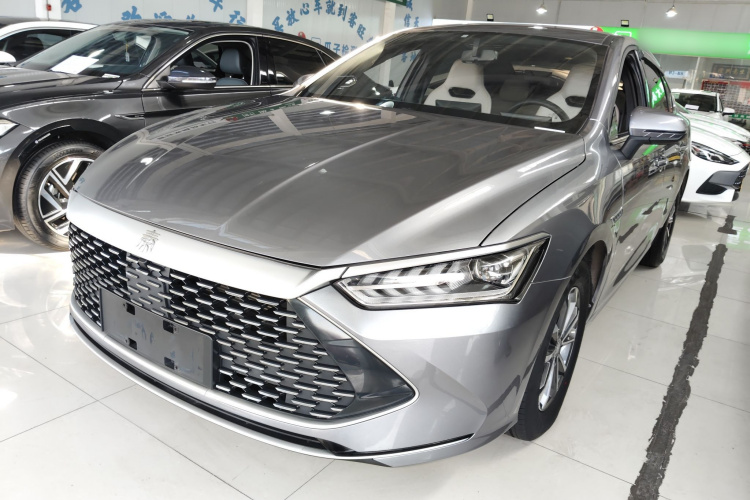 比亚迪 秦PLUS 2024款 荣耀版 DM-i 55KM领先型车身外观1