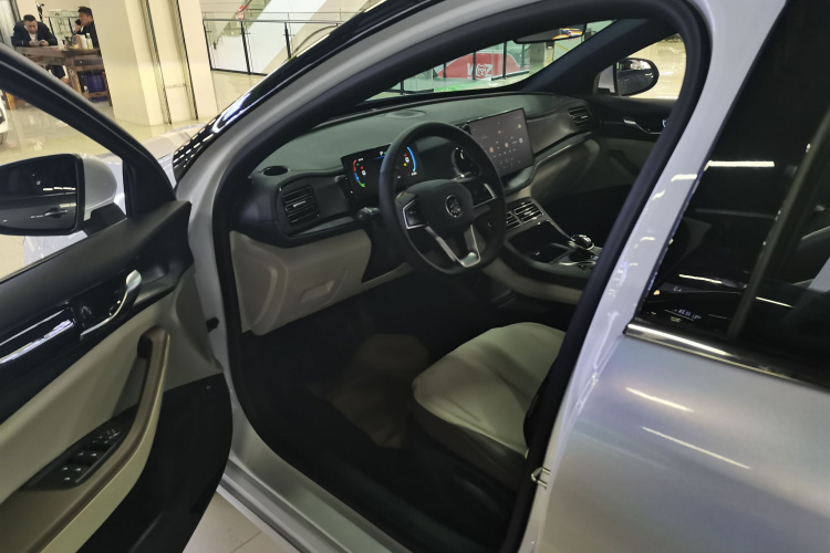 比亚迪 秦PLUS 2023款 冠军版 DM-i 55KM领先型中控内饰19