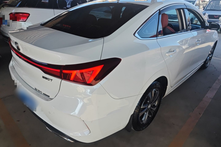 长安 逸动 2023款 畅享版 PLUS 蓝鲸NE 1.4T GDI DCT尊贵版车身外观7