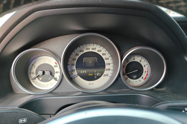 奔驰E级 2015款 改款 E 260 L 运动型局部细节14