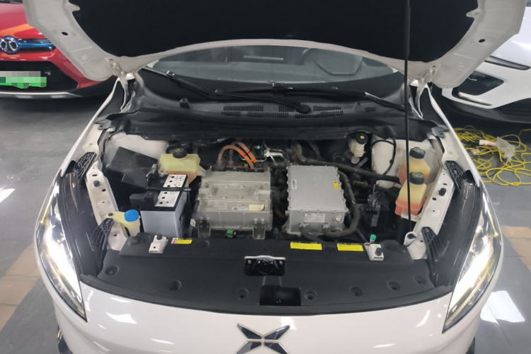 小鹏G3 2019款 尊享版机舱底盘24