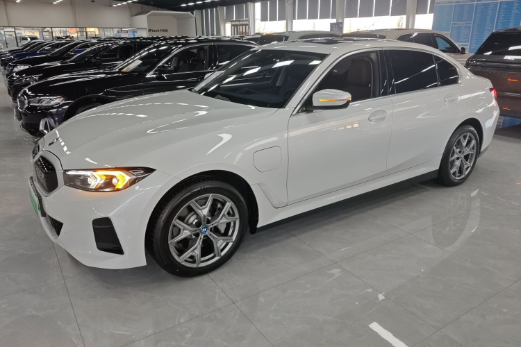 宝马i3 2022款 eDrive 35 L车身外观4