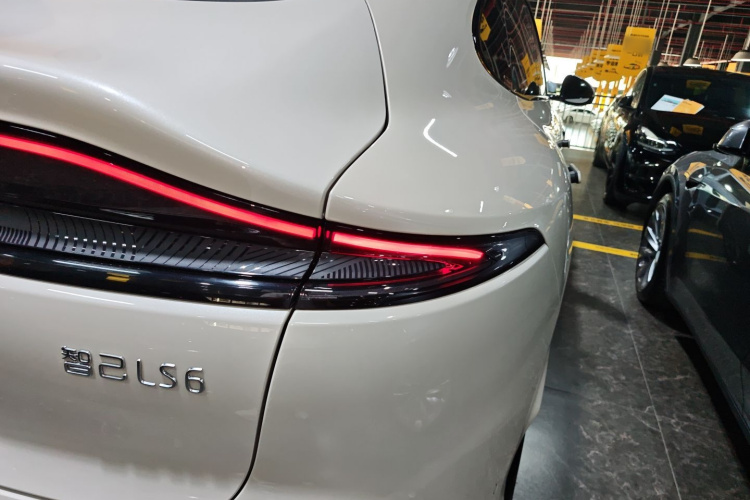 智己汽车 智己LS6 2025款 灵蜥智驾版车身外观9