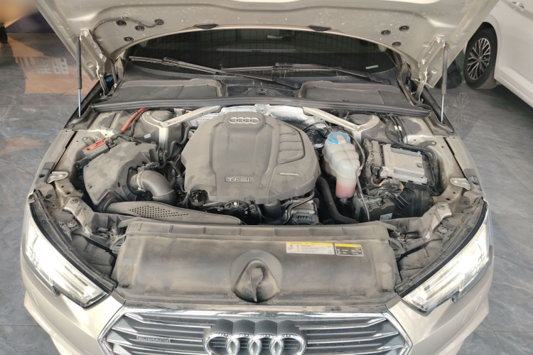 奥迪A4L 2018款 30周年年型 40 TFSI 时尚型局部细节24