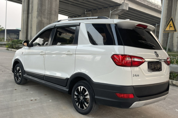 东风风光 风光370 2018款 S370 1.5L CVT豪华型 7座车身外观6006