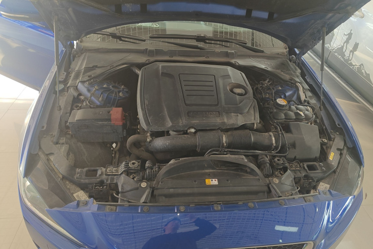 捷豹XEL 2018款 2.0T 250PS 尊享版机舱底盘24