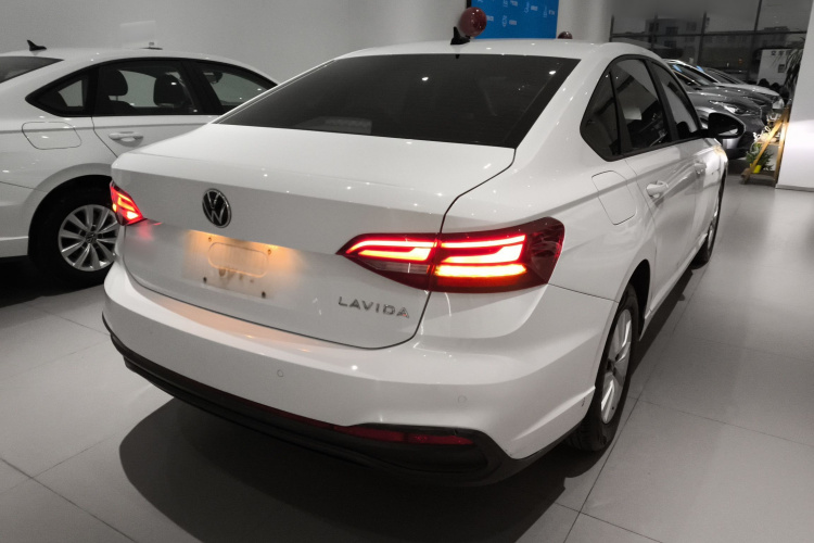 大众 朗逸 2023款 改款 1.5L 自动得逸版车身外观7