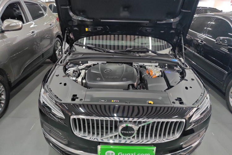 沃尔沃S90新能源 2025款 插电式混动 四驱长续航智雅豪华版机舱底盘24