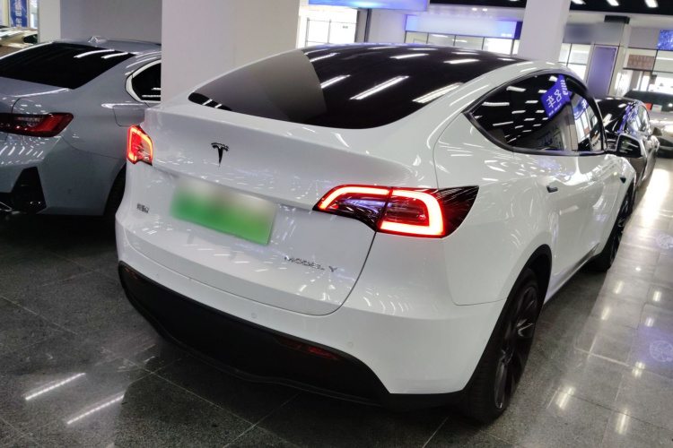 特斯拉 Model Y 2022款 改款 后轮驱动版车身外观7