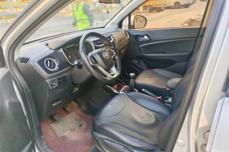 中华V3 2016款 1.5L 手动智能型车身外观6010