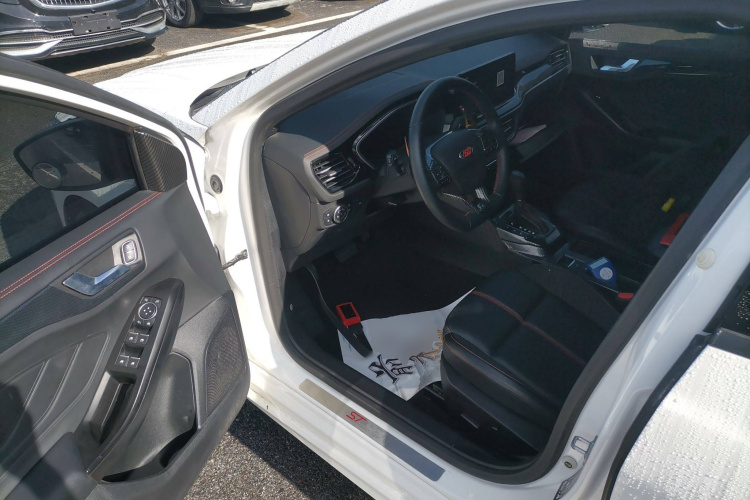 福特 福克斯 2022款 三厢 EcoBoost 180 自动ST Line中控内饰20