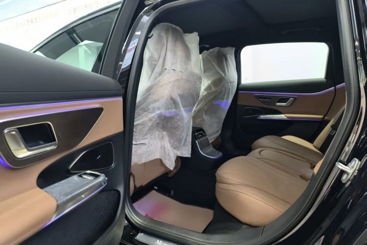 奔驰E级新能源 2024款 E 350 e L 插电式混合动力运动轿车中控内饰7003