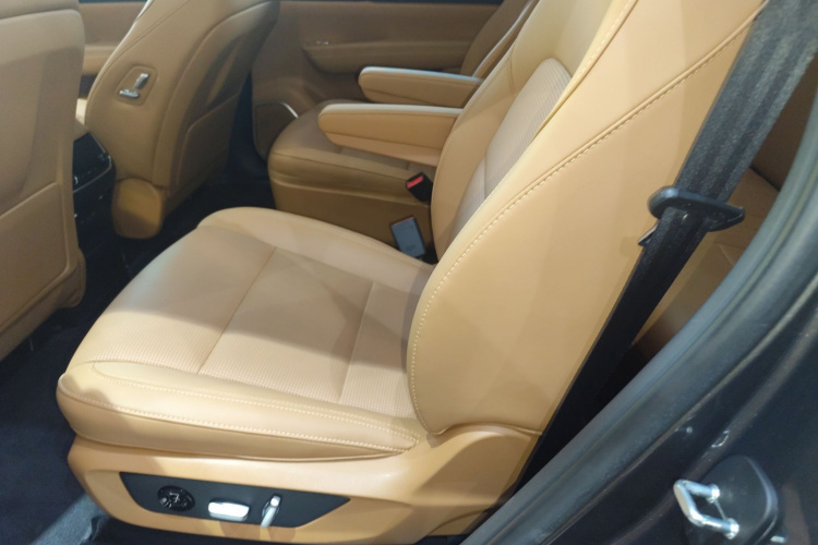 理想汽车 理想ONE 2021款 增程6座版中控内饰21