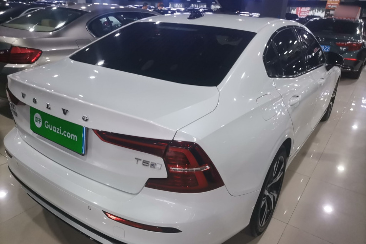 沃尔沃S60 2020款 T5 智雅运动版车身外观7