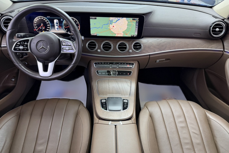 奔驰E级 2020款 改款 E 300 L 时尚型中控内饰7001