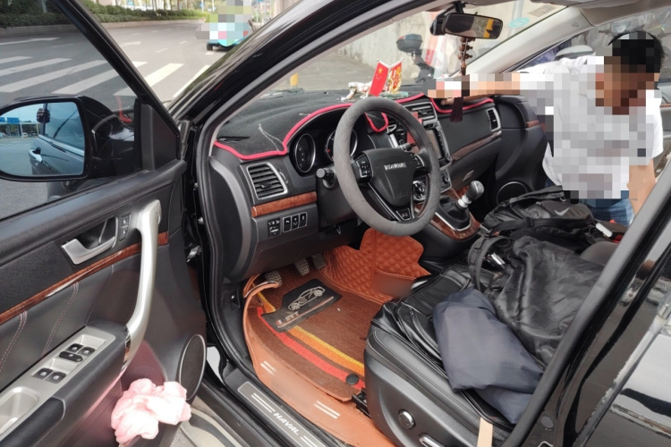 哈弗H6 2015款 改款 运动版 1.5T 手动两驱精英型中控内饰7003