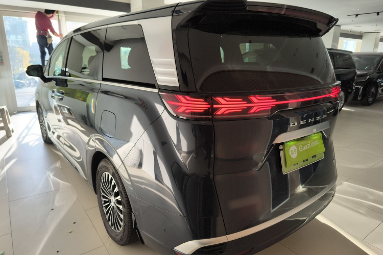 腾势D9 2022款 DM-i 970 四驱旗舰型车身外观4