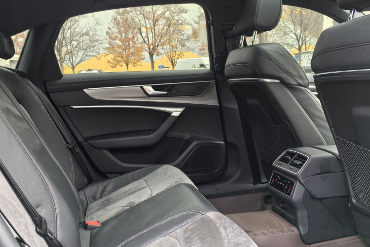 奥迪A6L 2021款 45 TFSI 臻选动感型中控内饰7004