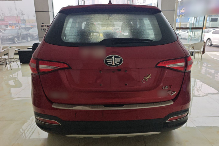 一汽 森雅R7 2016款 1.6L 手动尊贵型车身外观6